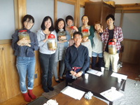 手前しょうゆラボ　第二期生、無事にしょうゆ仕込みました！ 2014/04/27 08:13:15