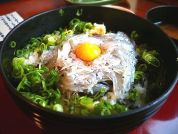 浜菜坊さんの絶品「生しらす丼」