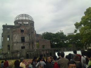 平和記念公園にて…