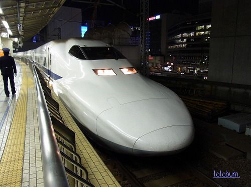 夜の東京駅。