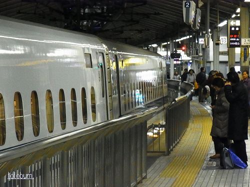 夜の東京駅。