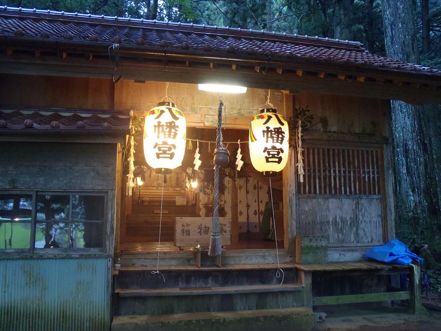 お盆の津具