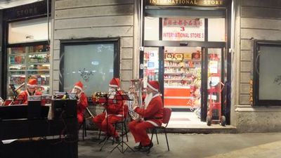 もうすぐクリスマス。街はあれこれと、、、
