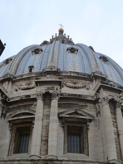 Roma  サンピエトロ寺院へ
