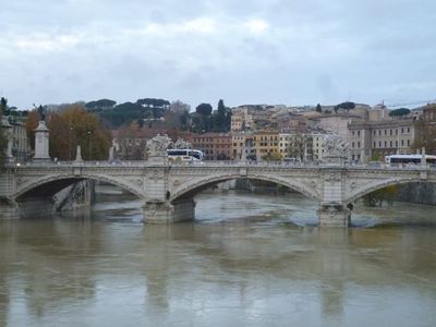 Roma  サンピエトロ寺院へ
