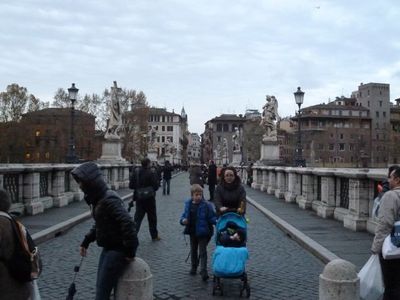Roma  サンピエトロ寺院へ