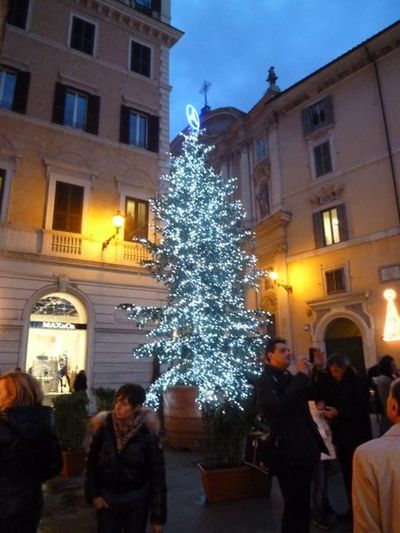 Roma  サンピエトロ寺院へ