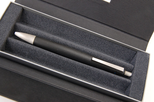 変わらないデザイン　Lamy 2000