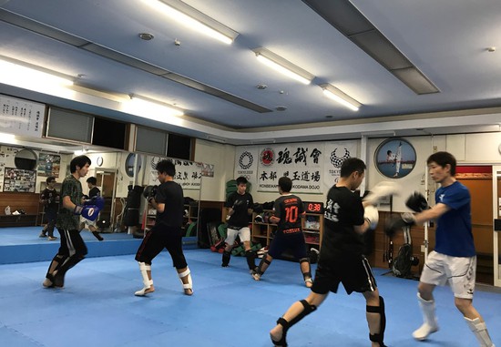 生徒募集! 空手&キックボクシング Karate & Kickboxing