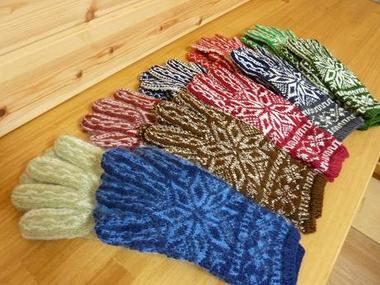 北海道より、手編みの手袋が届きました！