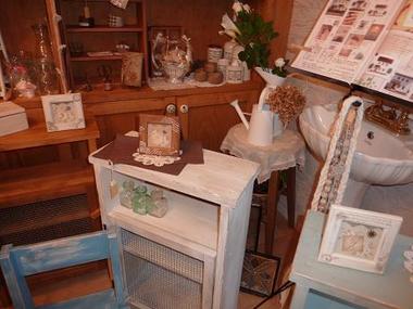 家具の上に、トール作品