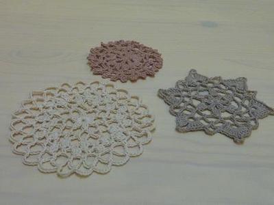 コースターを編んでいる間に…