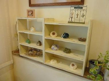 アンティーク加工の棚＆エイジング加工の壁