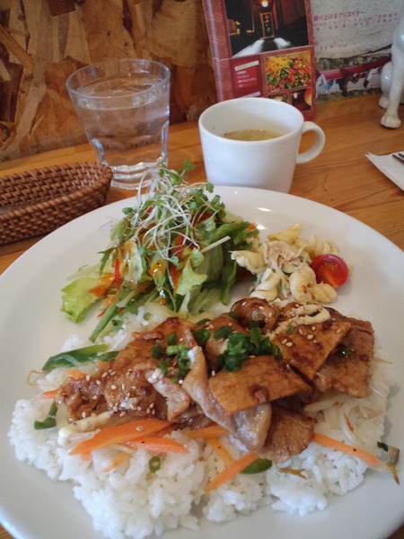 ｃａｆｅ　ＡＣＨＯ　さんで　ランチ☆