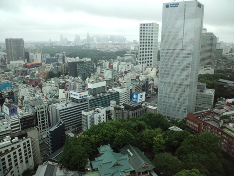 目覚めたら　曇りだけど　心は　快晴（笑