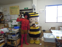 ぶんぶんと赤鬼の豆まき♪ 2013/02/03 17:32:09