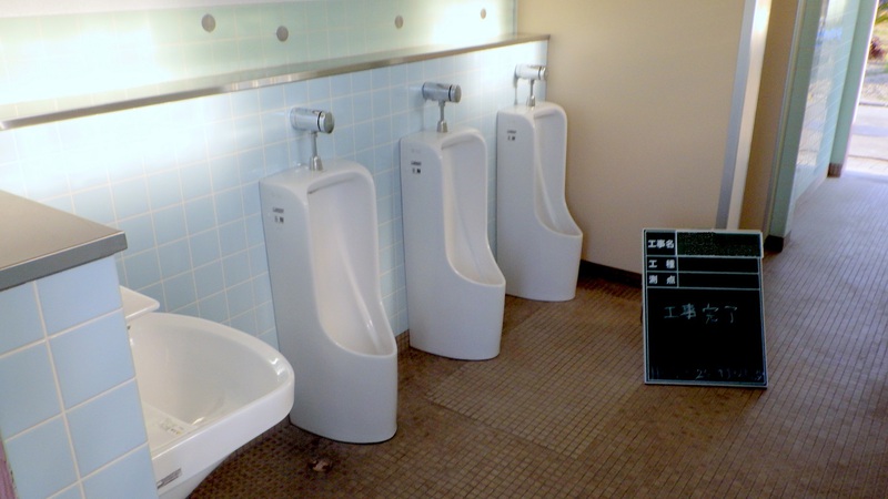 【施工実績紹介】 共同トイレの外壁＆配管＆内装の改修工事で清潔に！