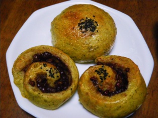 うずまきお茶小豆パン