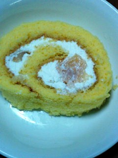 桃のロールケーキ